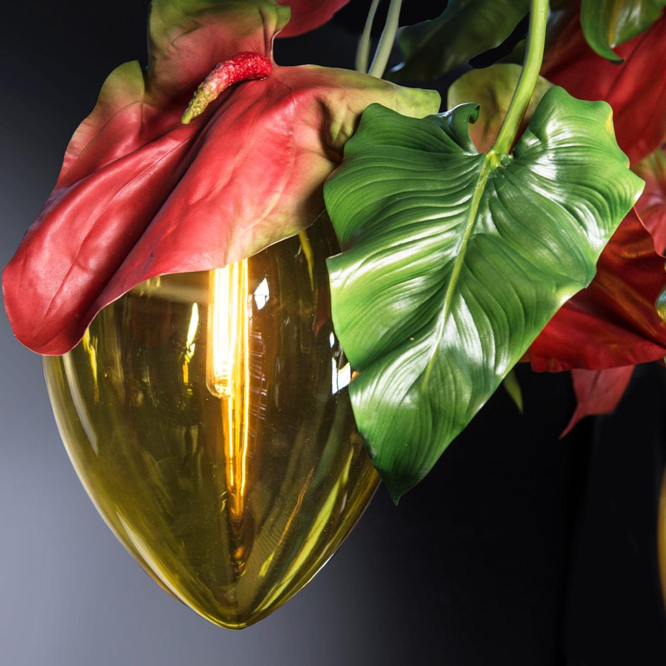 Тёмная люстра Anthurium