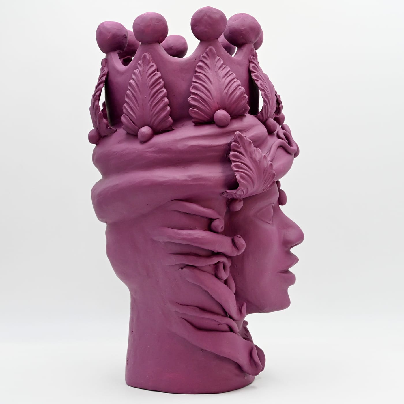 Фіолетова скульптура Moor's Head