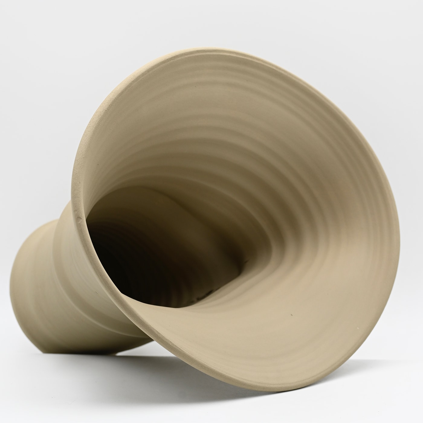 Бежевая дизайнерская ваза Beige