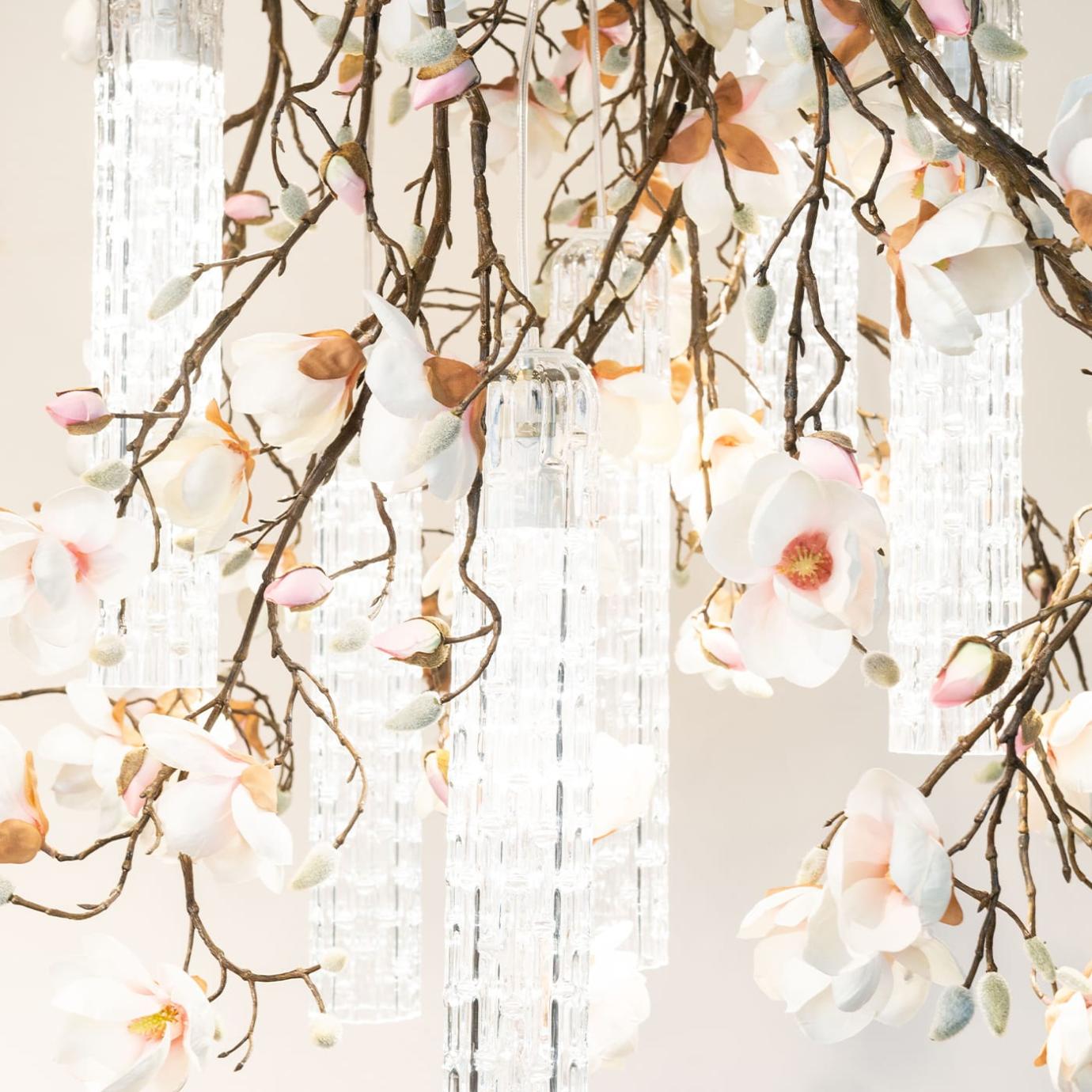 Белая люстра Magnolia
