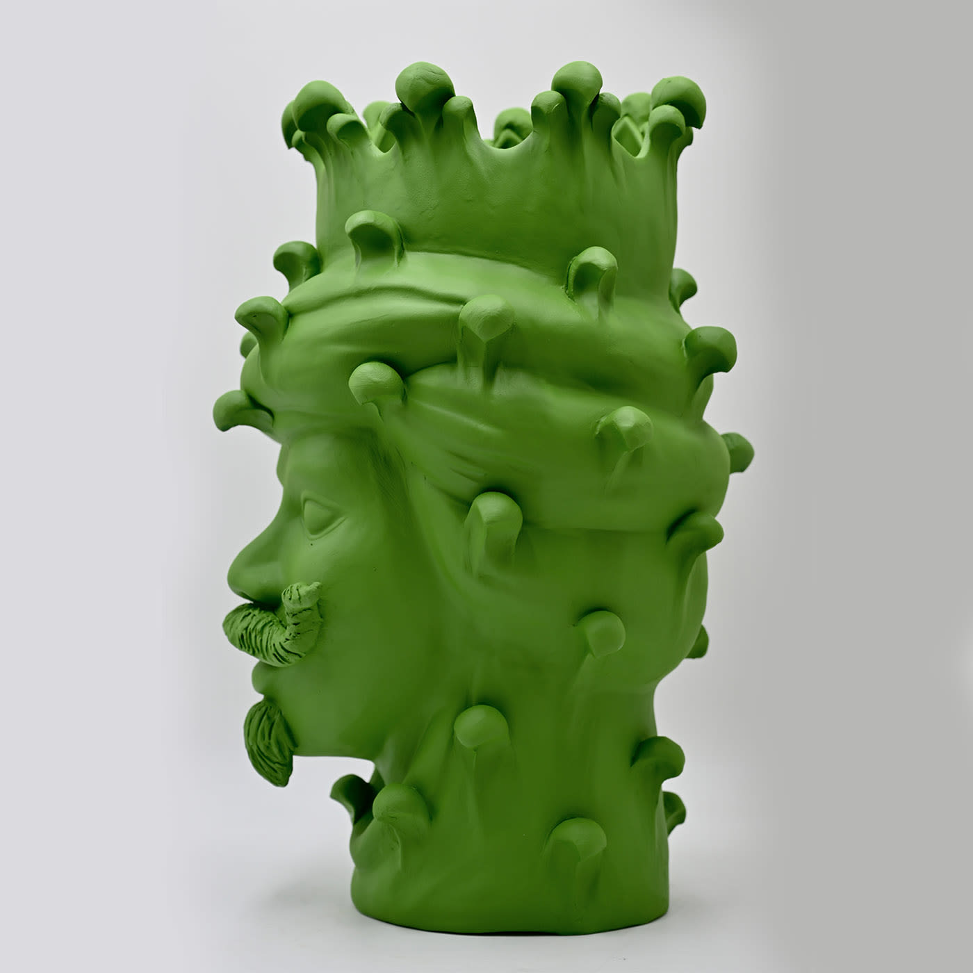 Матовая зелёная скульптура Moor's Head