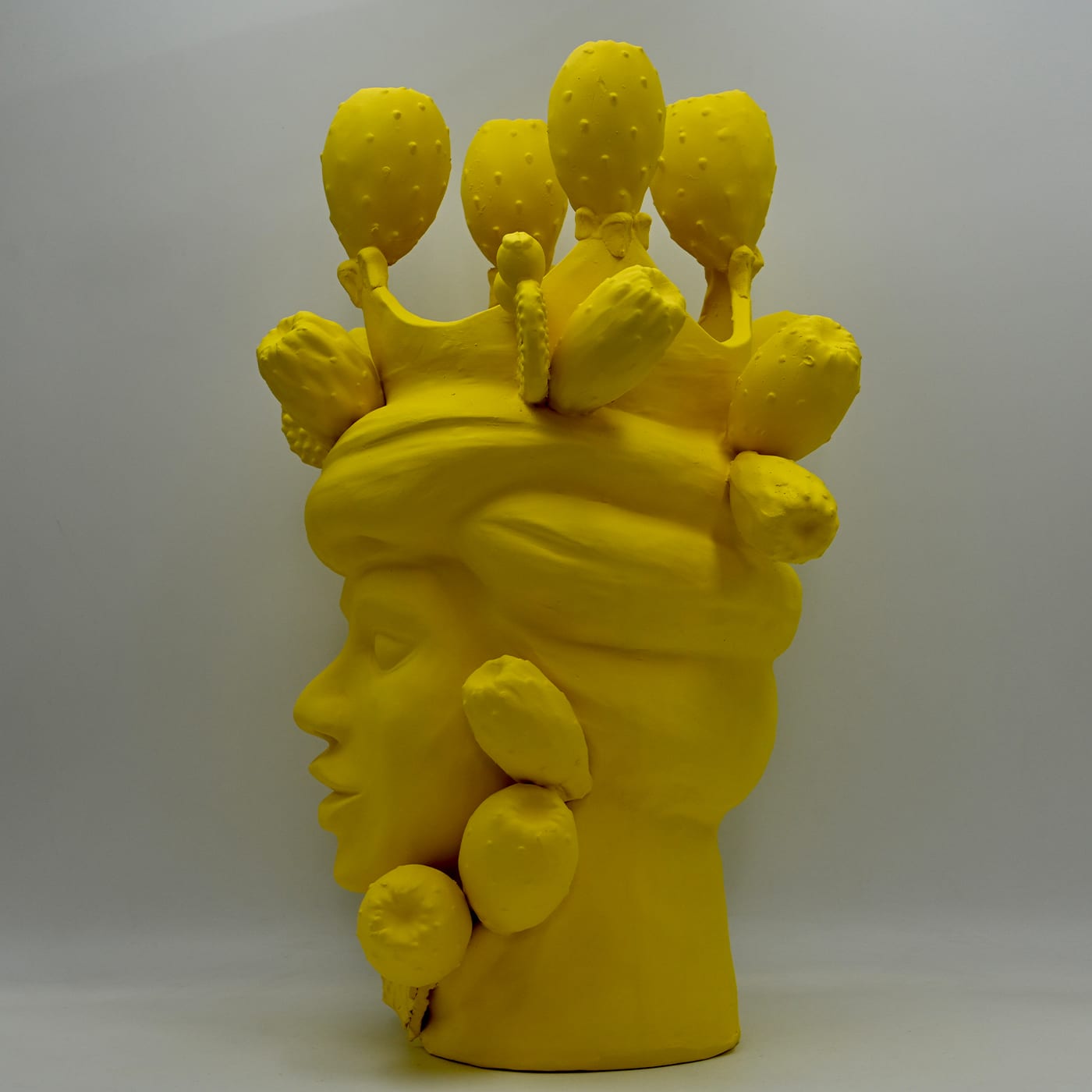 Жовта скульптура Moor's Head