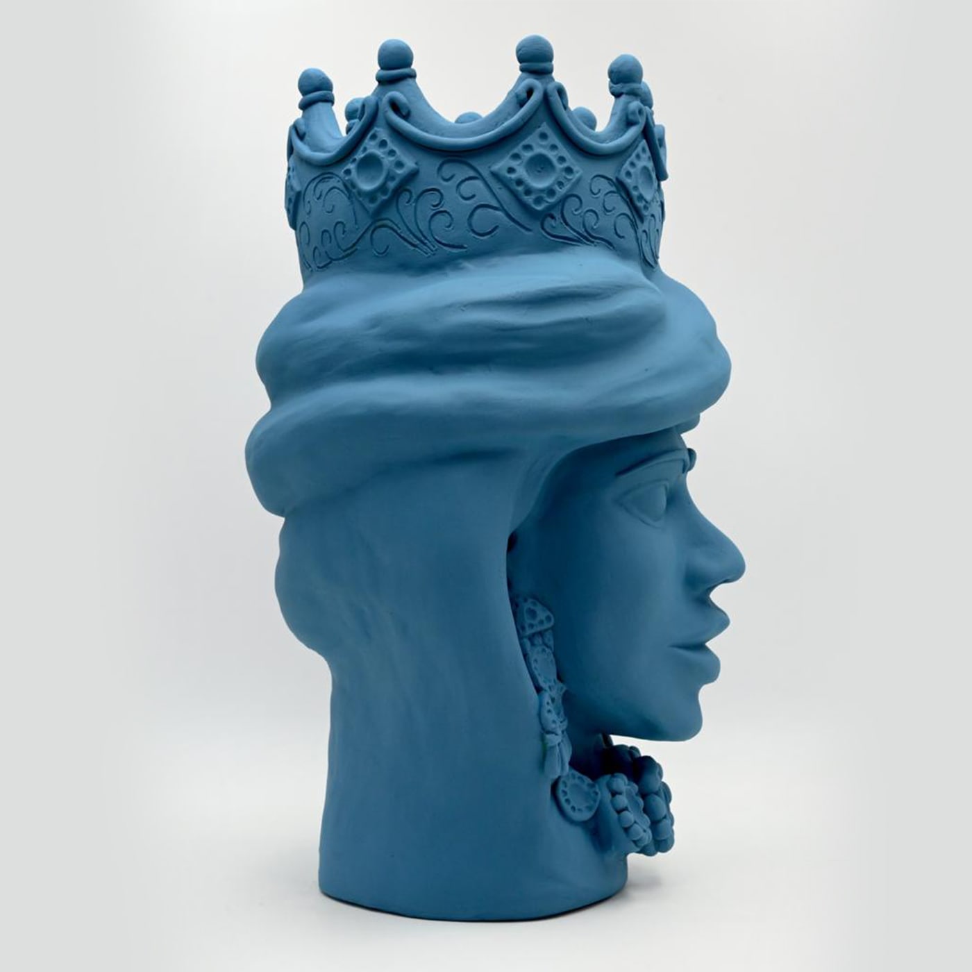 Синяя матовая скульптура Moor's Head