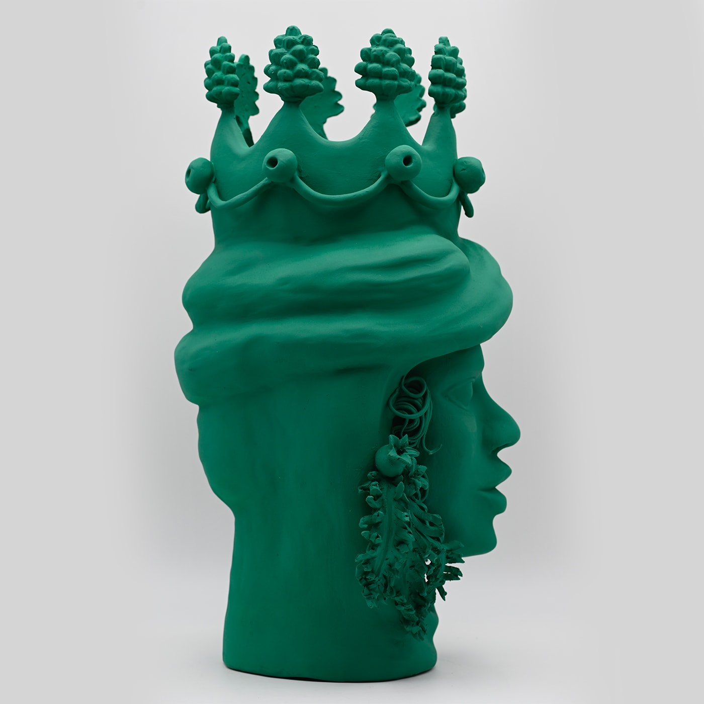 Зелёная скульптура Moor's Head