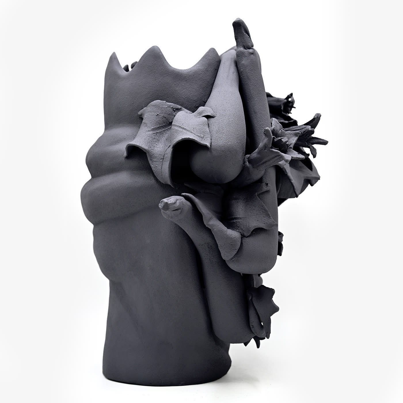 Серая скульптура Moor's Head