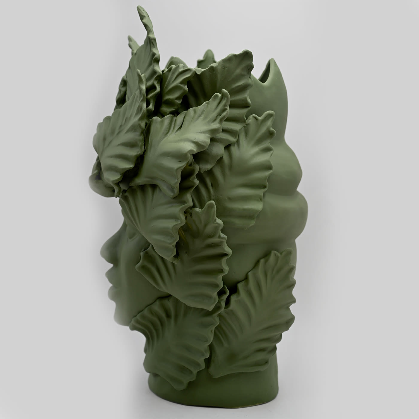 Матова зелена скульптура Moor's Head