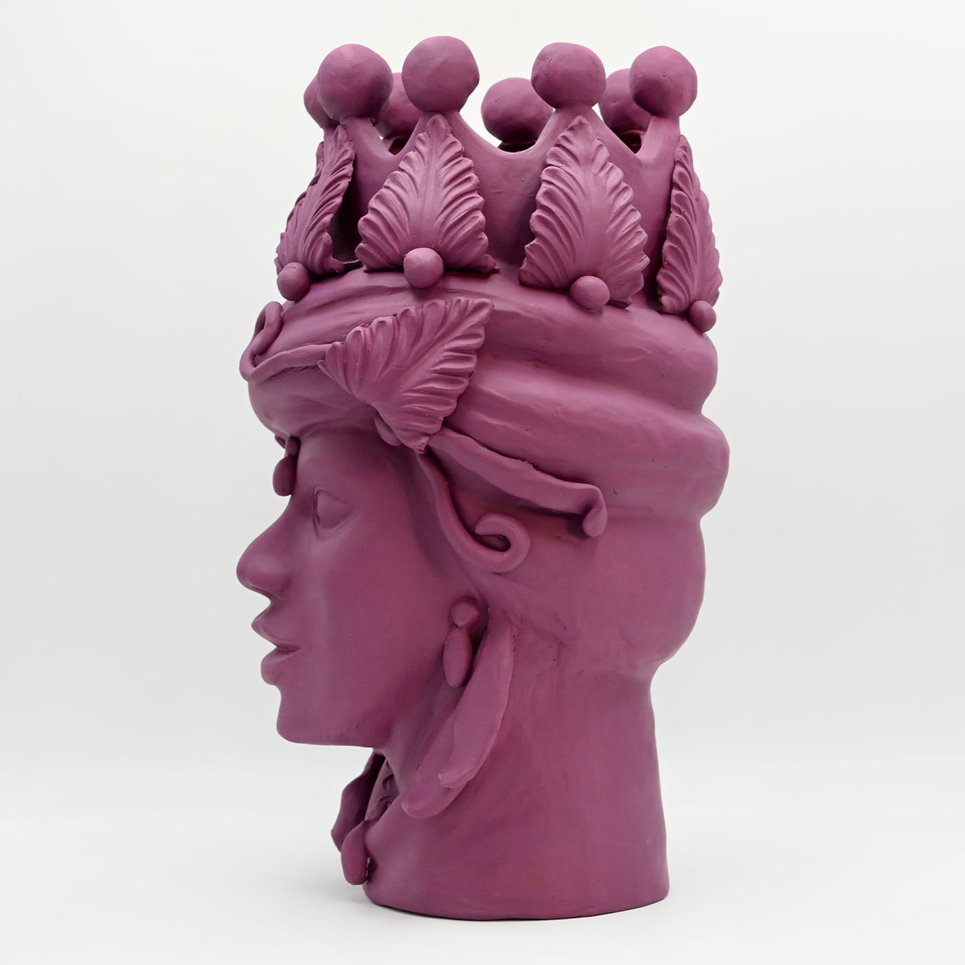 Фіолетова скульптура Moor's Head