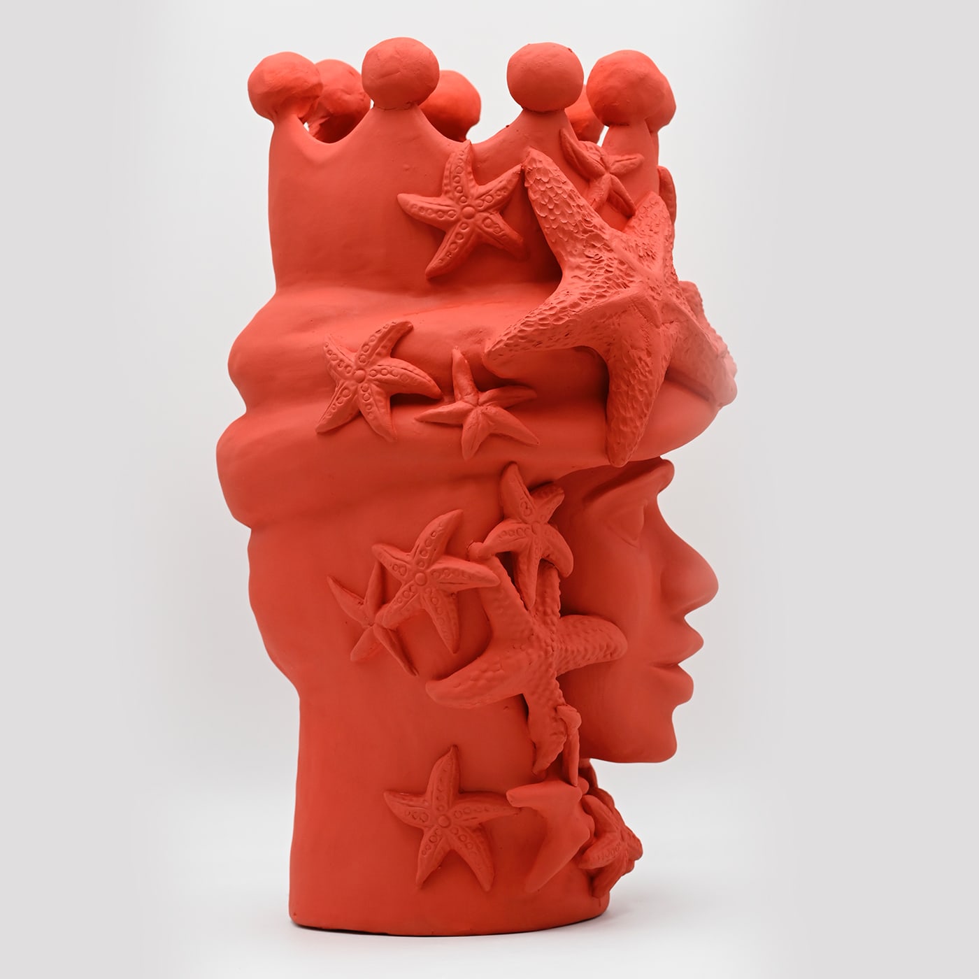 Червона скульптура Moor's Head