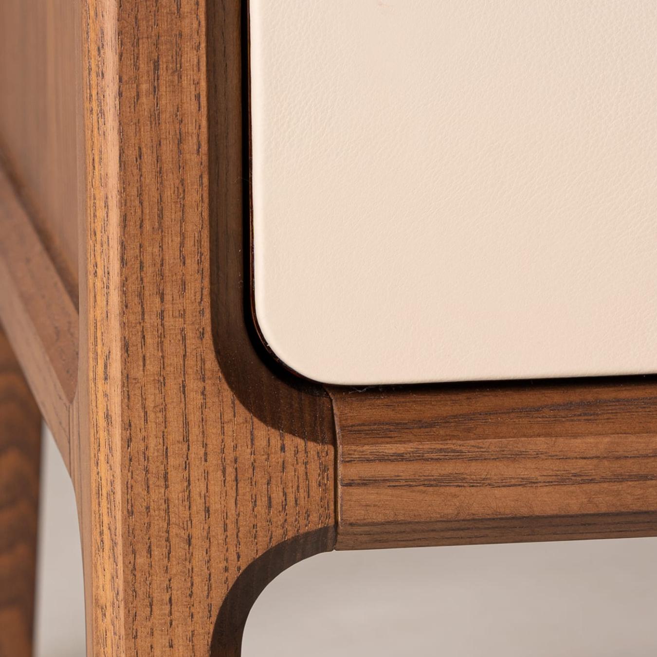 Комод с кожаной отделкой Leather-Covered Dresser