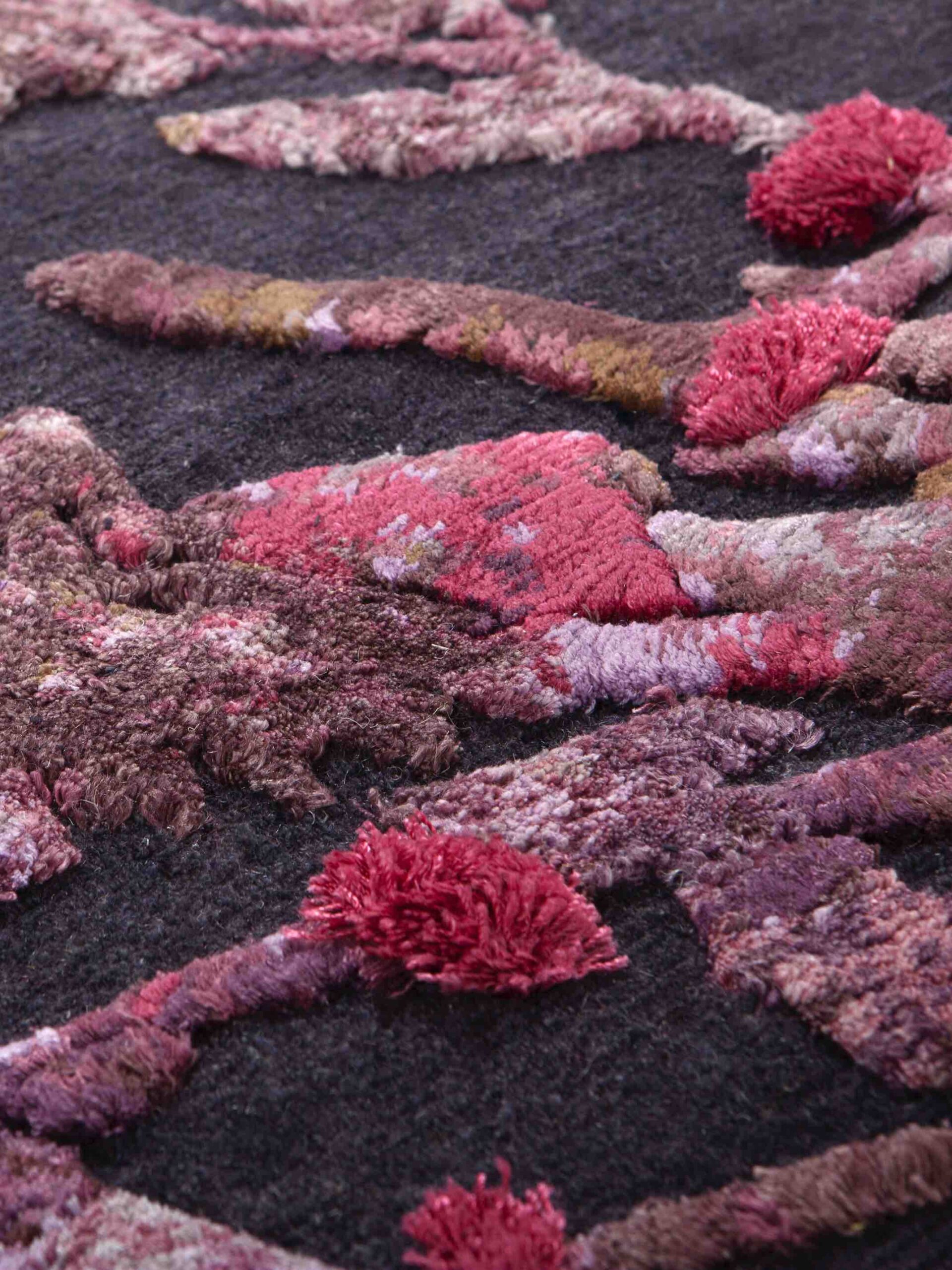 Круглий килим італійський ручної роботи Savage Flowers