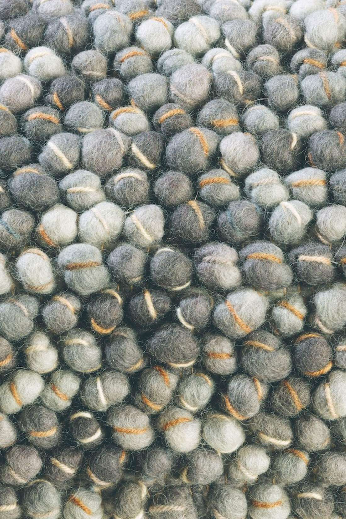 Тканый серый безворсовый ковер Cobble | Размер: 140 x 200 см