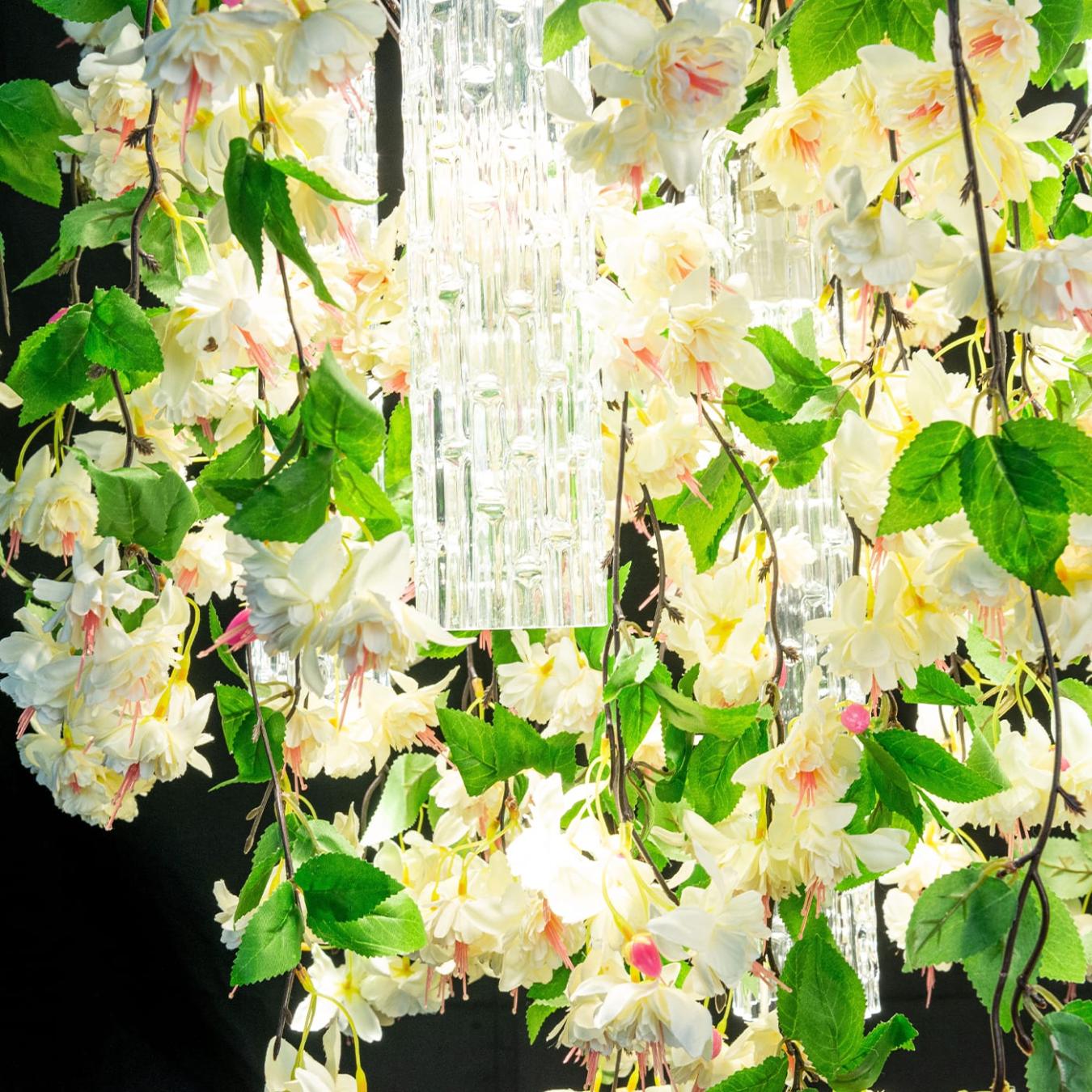Большая белая каскадная люстра White Cascade