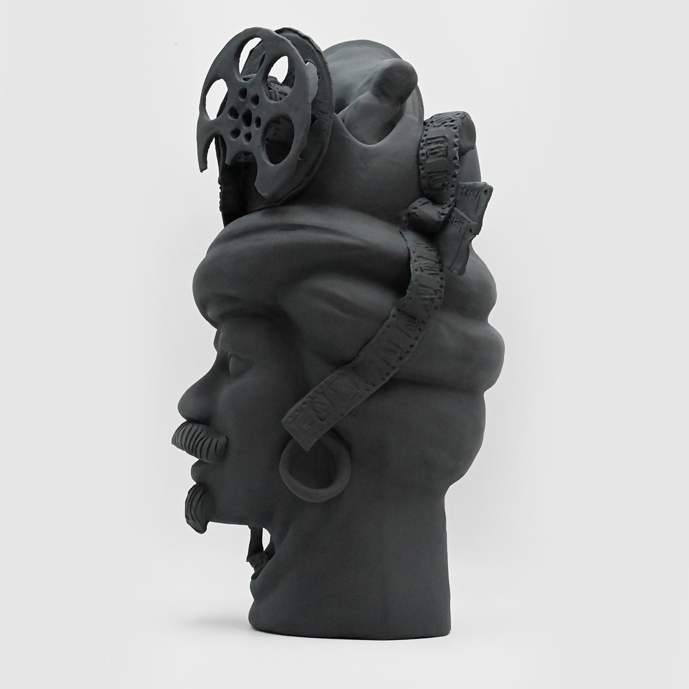 Серая матовая скульптура Moor's Head