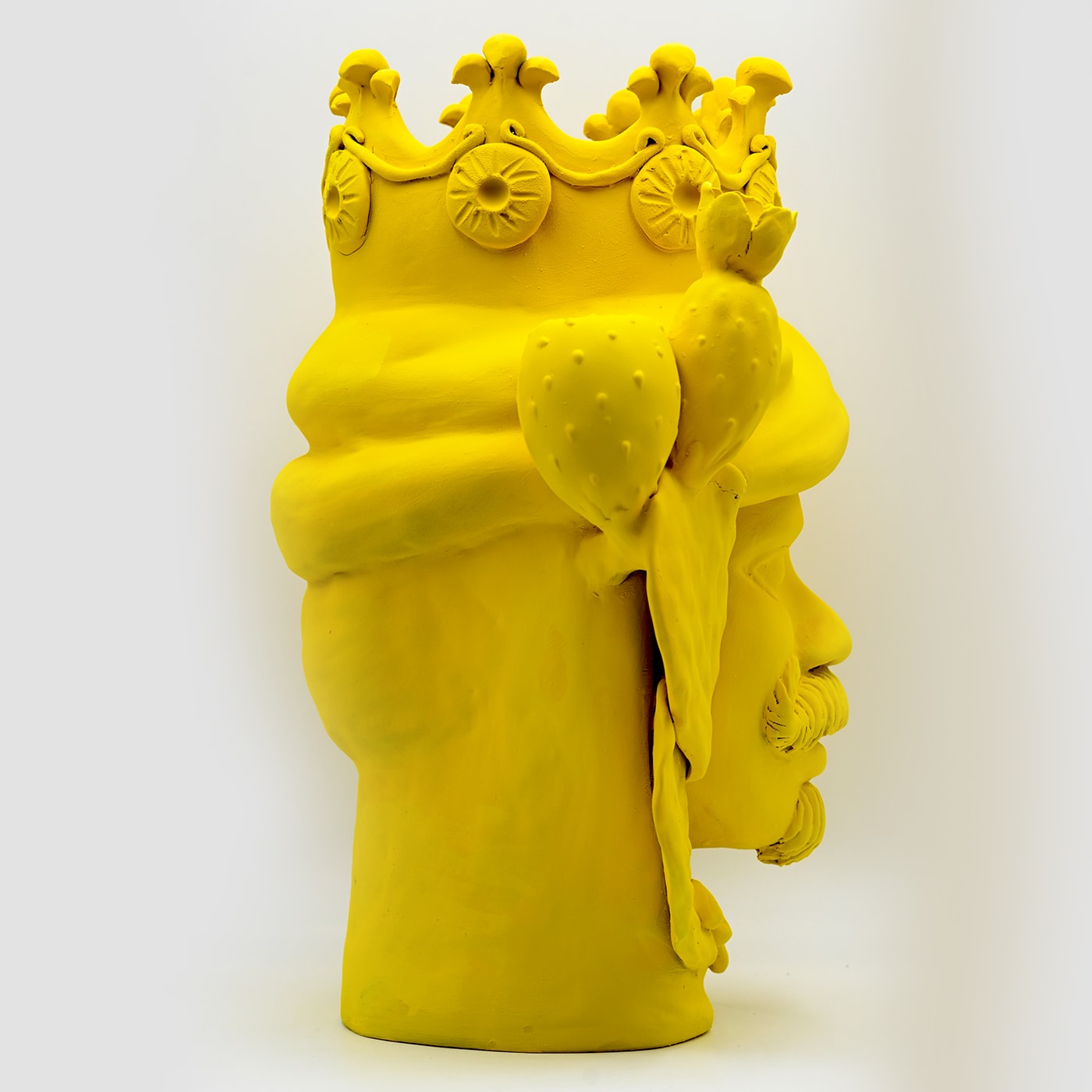 Жёлтая матовая скульптура Moor's Head