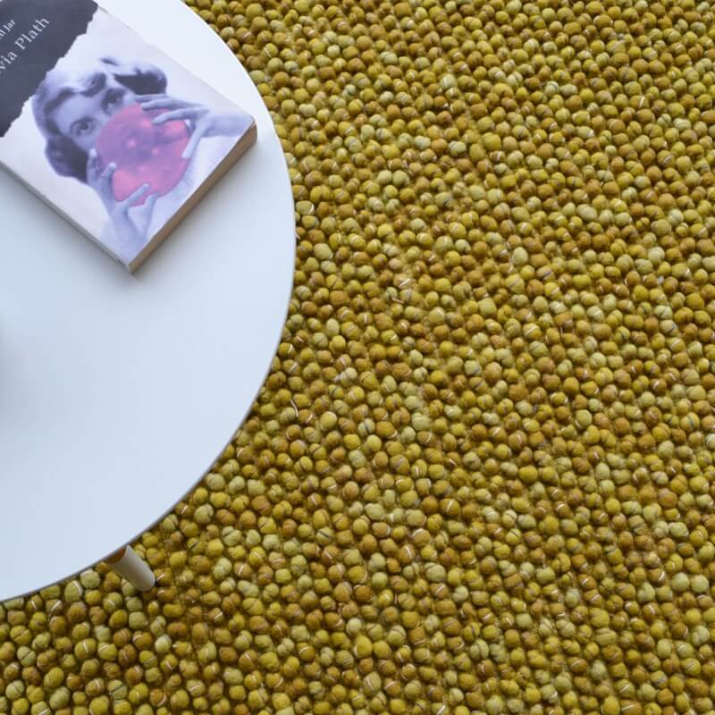 Тканий жовтий безворсовий килим Cobble