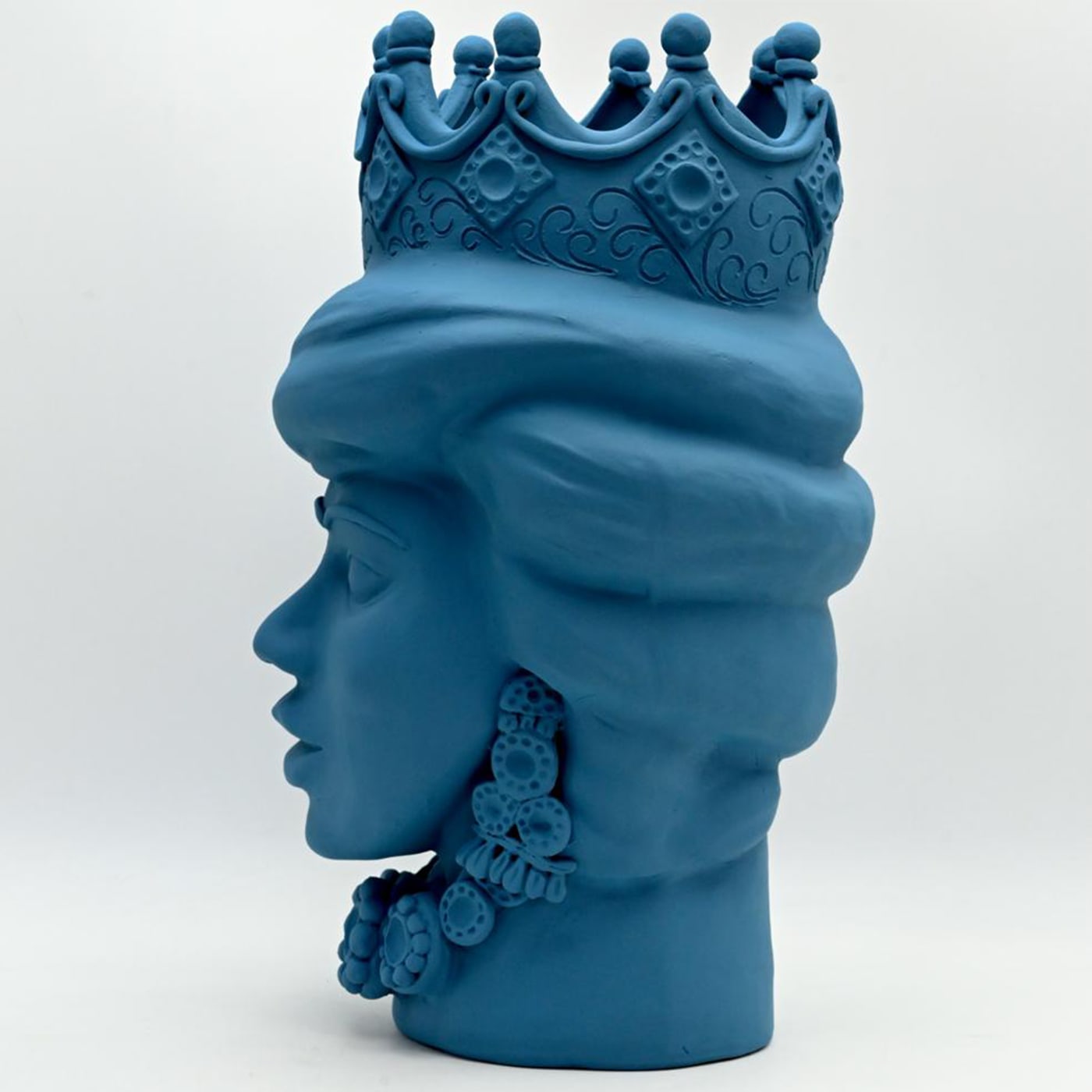 Синяя матовая скульптура Moor's Head