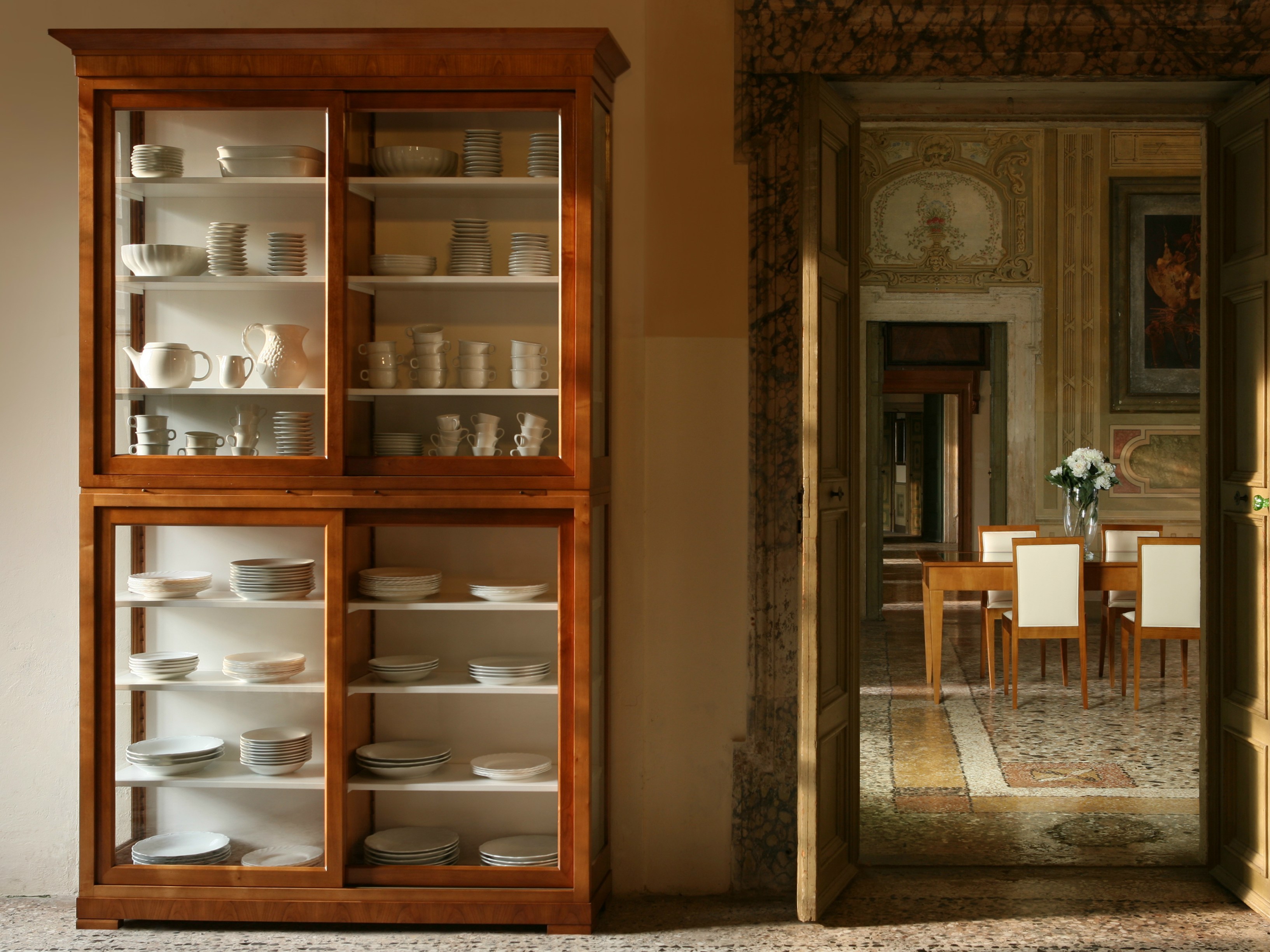 Книжный шкаф Biedermeier