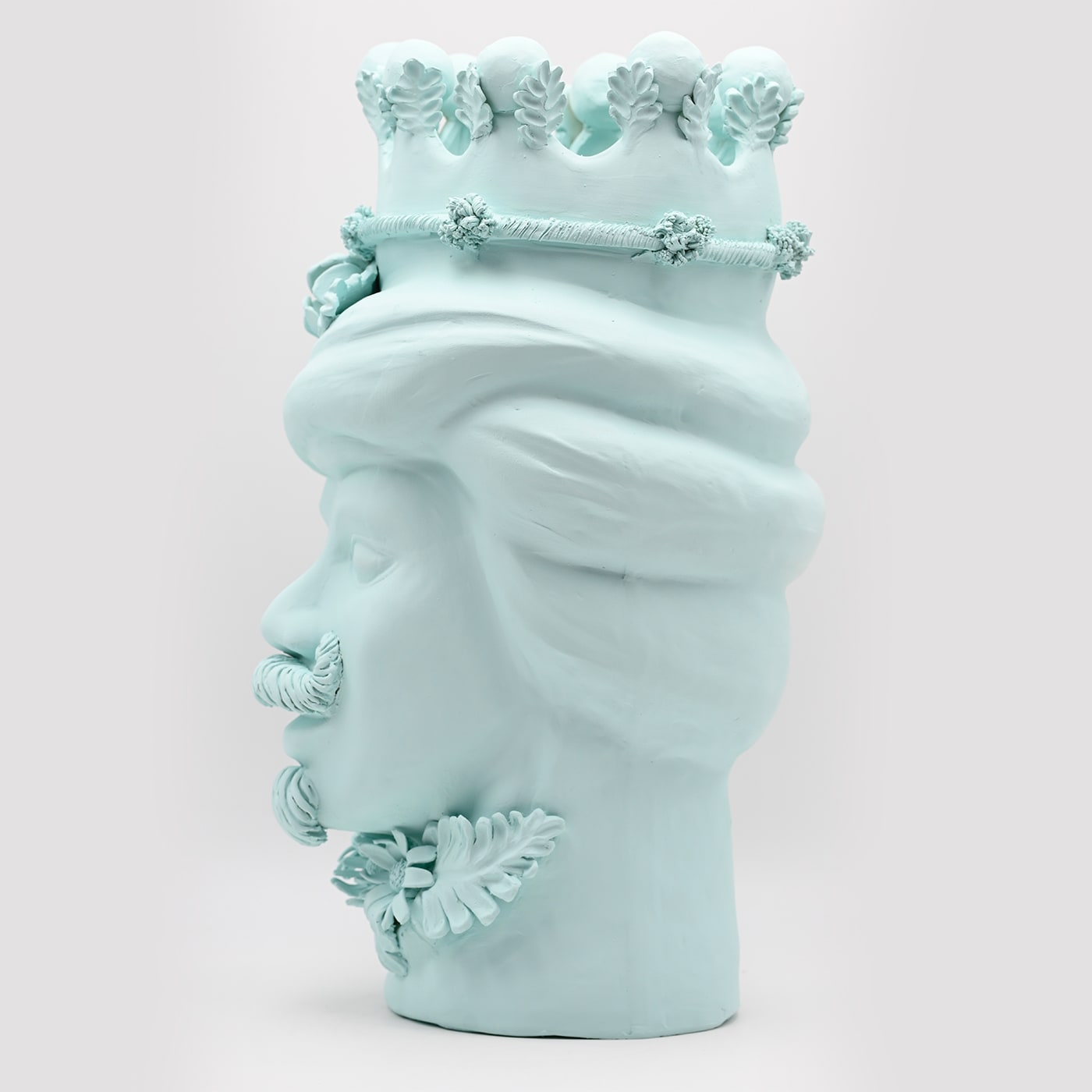 Небесно-блакитна скульптура Moor's Head