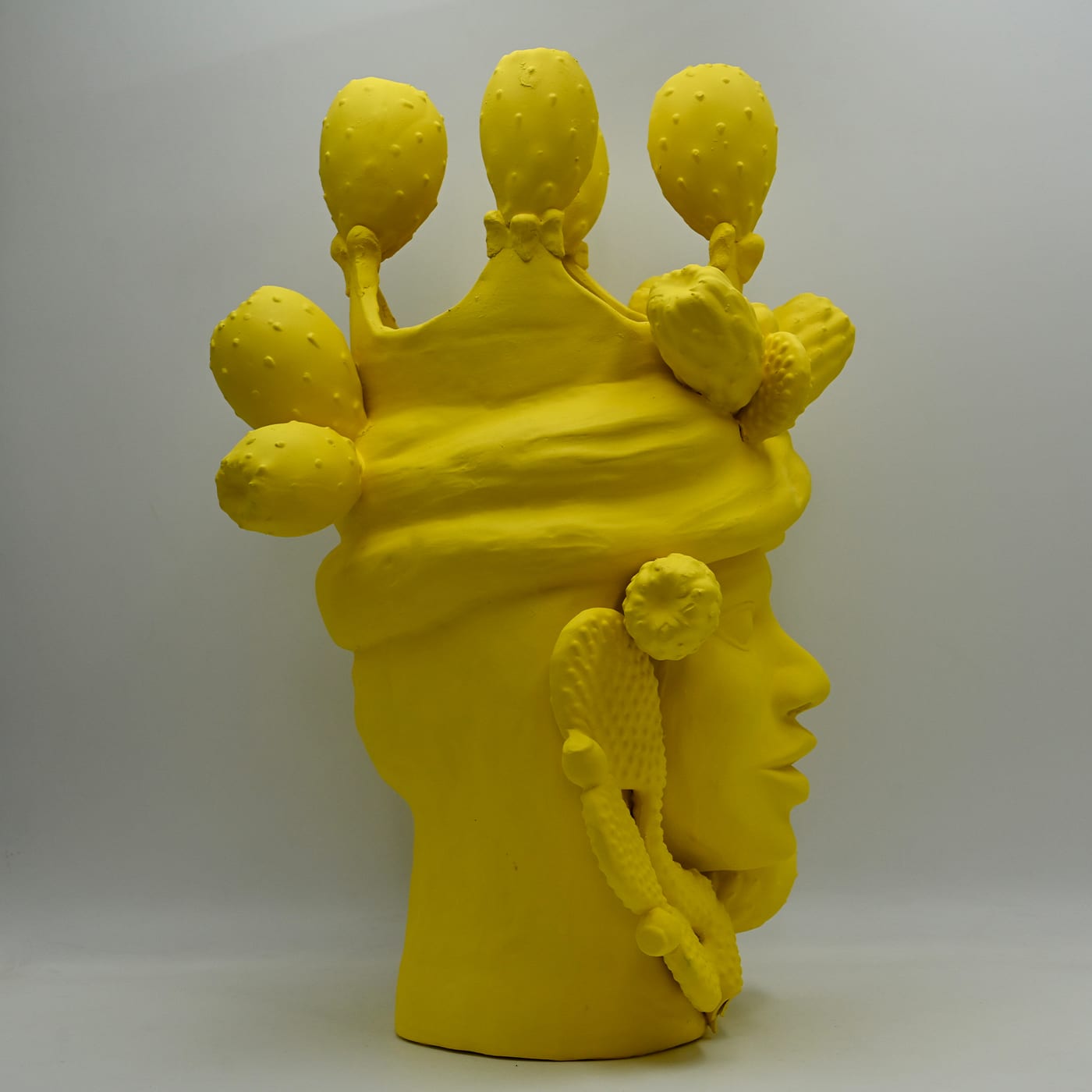 Жовта скульптура Moor's Head