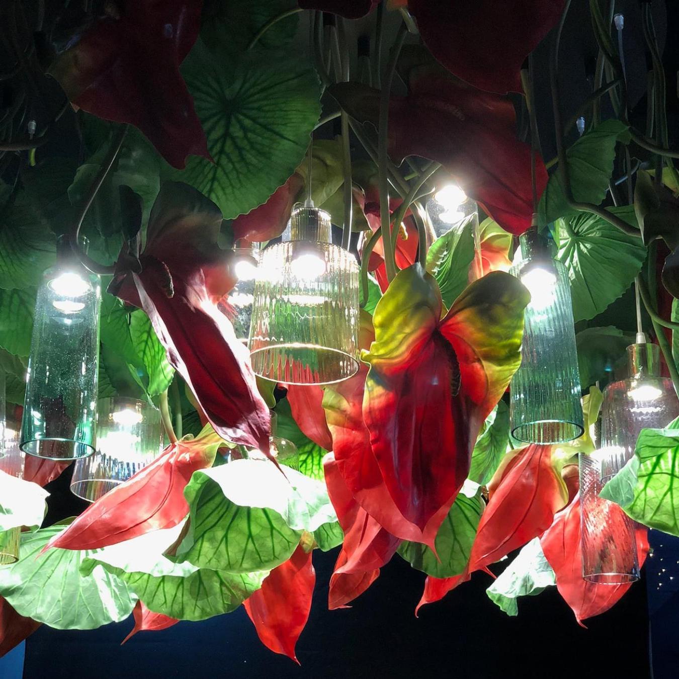 Красная люстра Red Anthurium