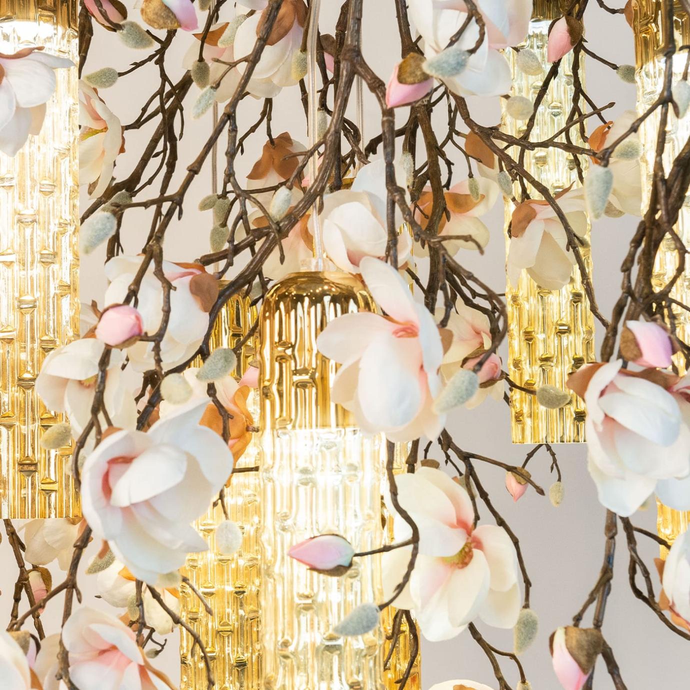Белая люстра Magnolia