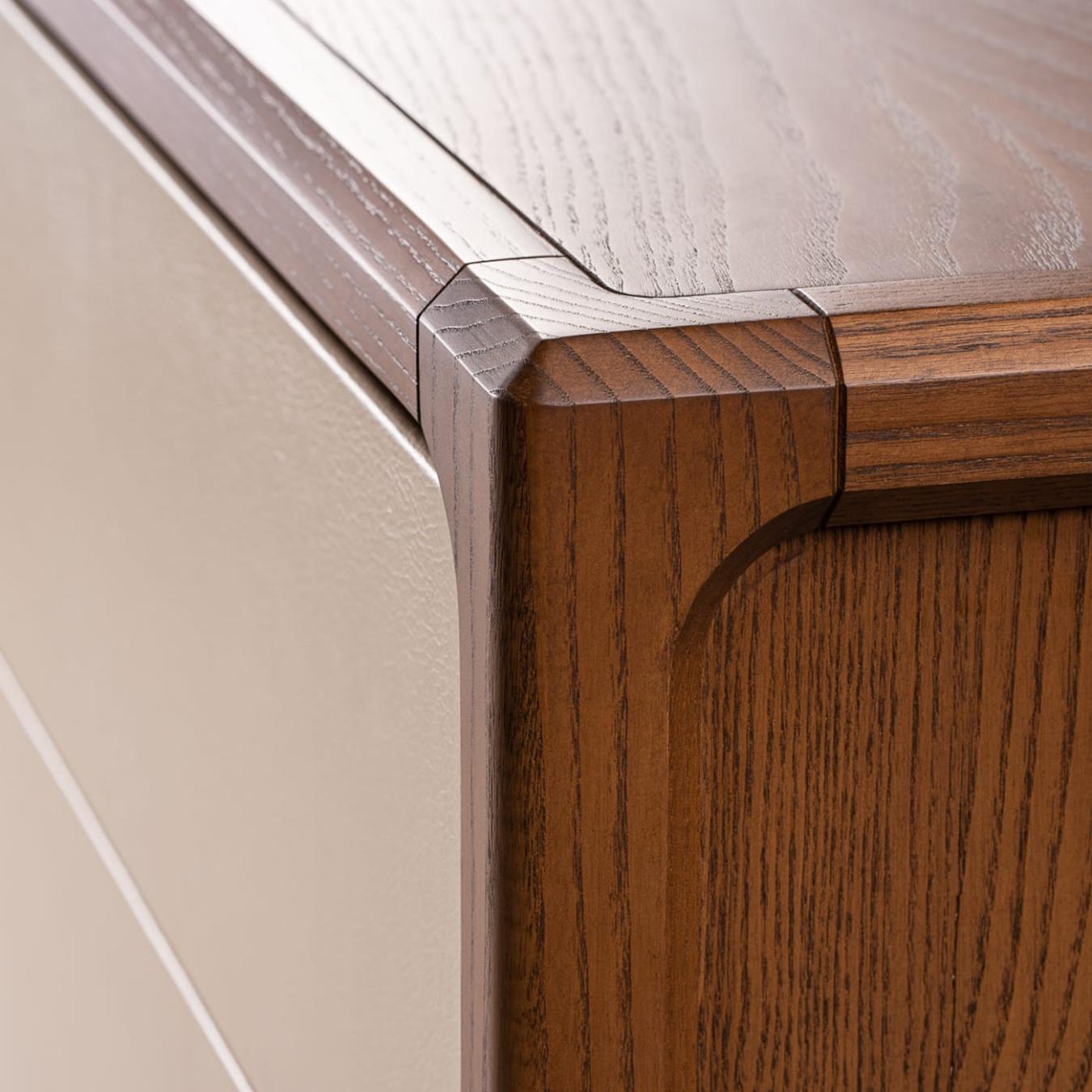 Комод с кожаной отделкой Leather-Covered Dresser