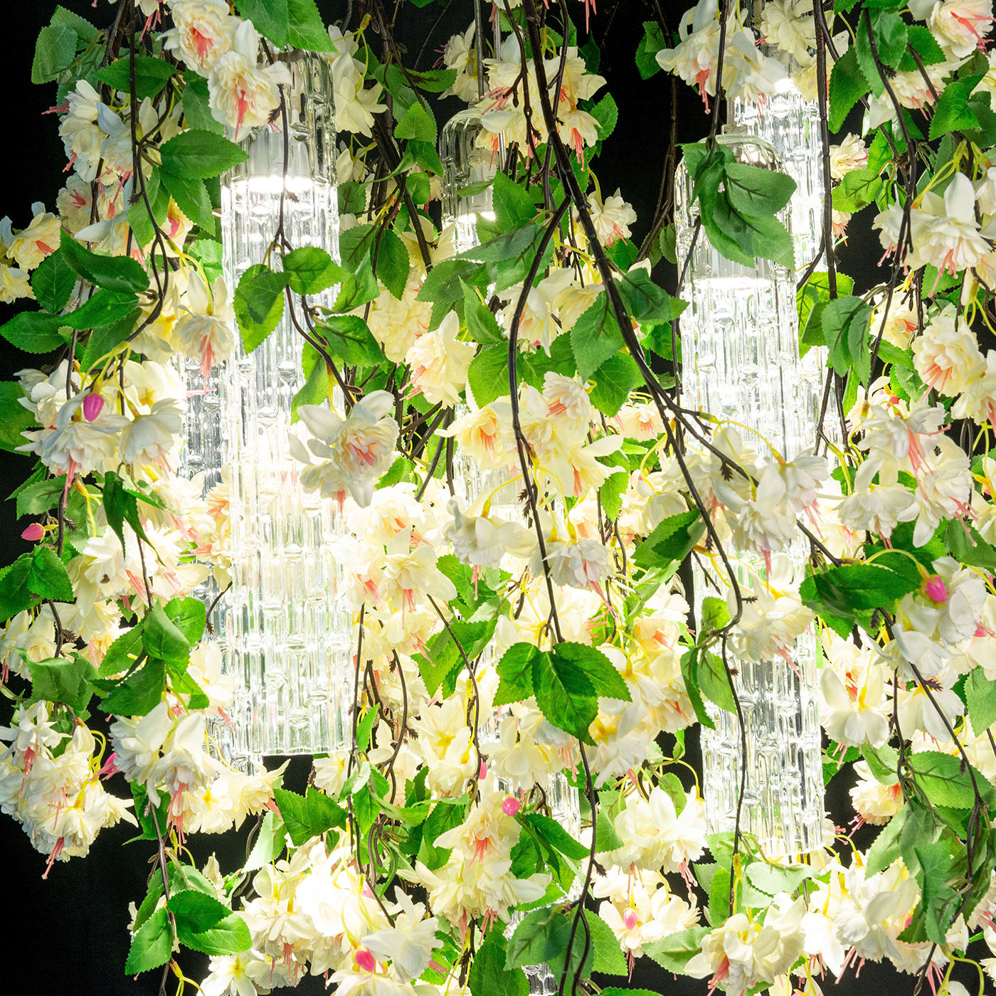 Большая белая каскадная люстра White Cascade