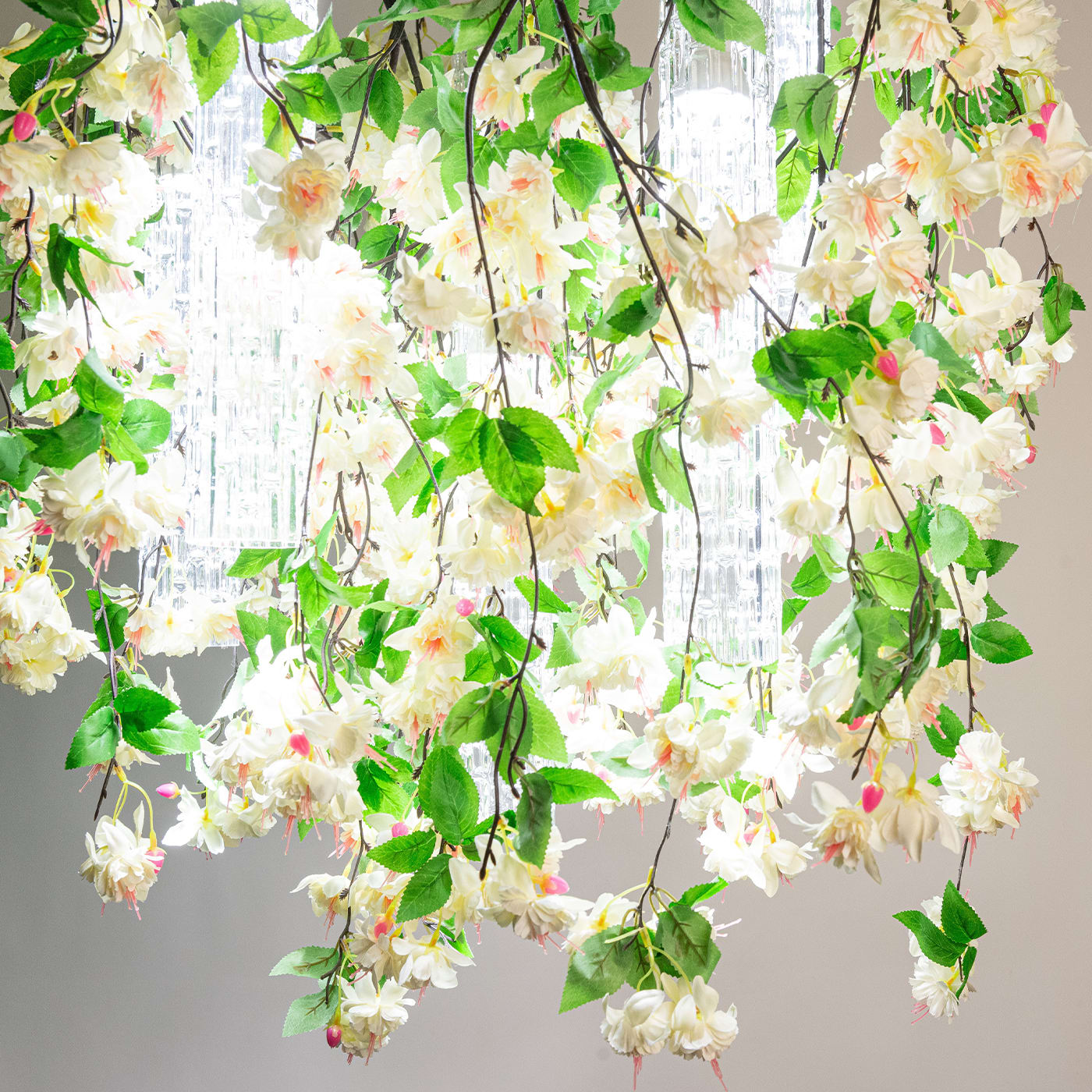 Большая белая каскадная люстра White Cascade
