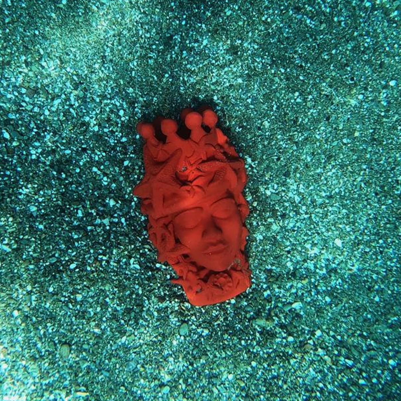 Червона скульптура Moor's Head