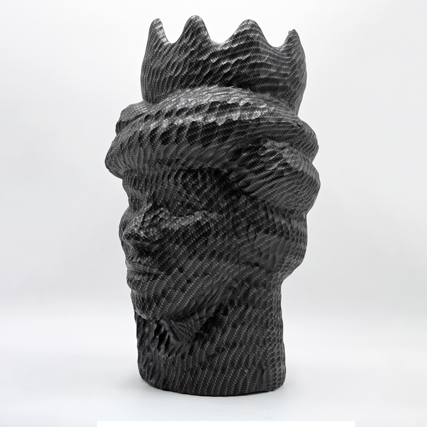 Серая скульптура Moor's Head