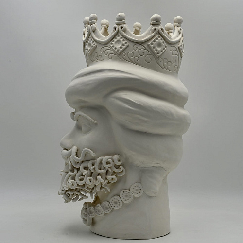 Серая скульптура Moor's Head