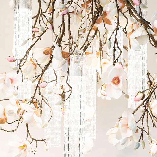 Белая люстра Magnolia