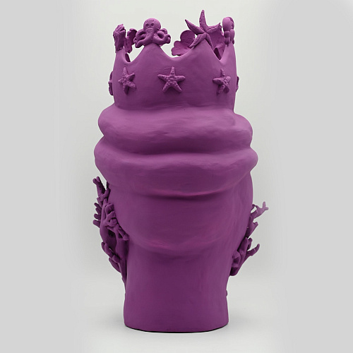Фиолетовая скульптура Moor's Head