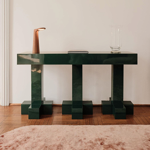 Лакированная зелёная консоль класса люкс