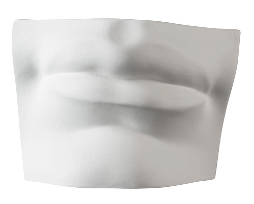 Белая скульптура рот Давида