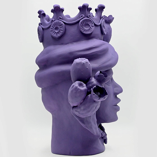 Фиолетовая скульптура Moor's Head