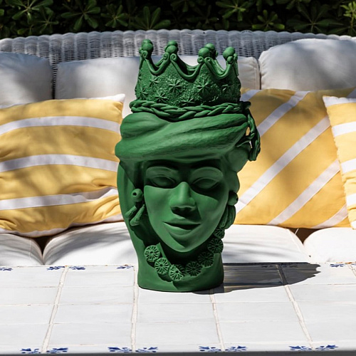 Зелёная скульптура Moor's Head