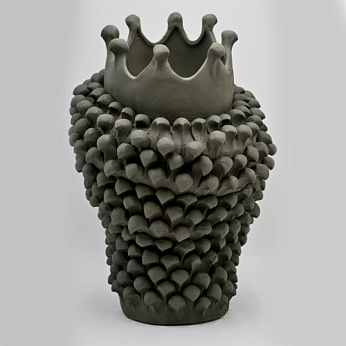 Серая скульптура Moor's Head